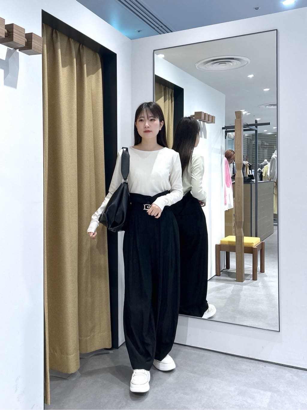 Renoさんの「INDIVI｜バックオープンリブ長袖Tシャツ」を使ったコーディネート