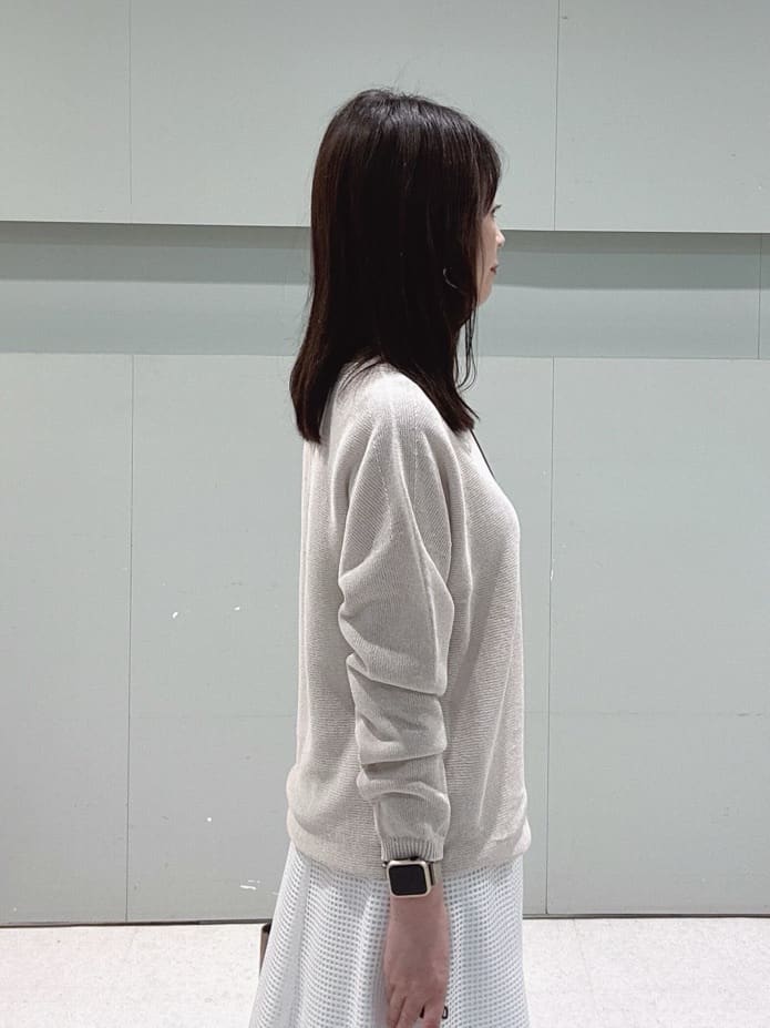 makiさんの「UNTITLED｜【8色展開/程よい透け感】ドライタッチボートネックニット」を使ったコーディネート