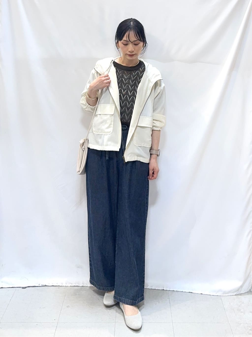 𝐇𝐢𝐫𝐨𝐦𝐢さんの「SHOO･LA･RUE｜【S-LL/UV】季節の変わり目に ゴールドパーツが上品なフード付きブルゾン」を使ったコーディネート