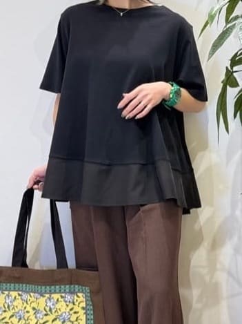 misakiさんの「SHOO･LA･RUE｜【UV/抗菌防臭/洗濯機可】体型カバーも叶う 裾切り替えAライントップス」を使ったコーディネート