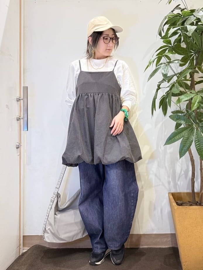 misakiさんの「SHOO･LA･RUE｜【洗濯機可/体型カバー/S-LL】後ろ姿も抜かりない ギンガムチェック柄バルーンキャミチュニック」を使ったコーディネート
