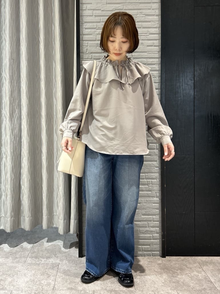 ga_riさんの「THE SHOP TK｜大人のフェミニンカジュアルに エアリーフリルブラウス」を使ったコーディネート