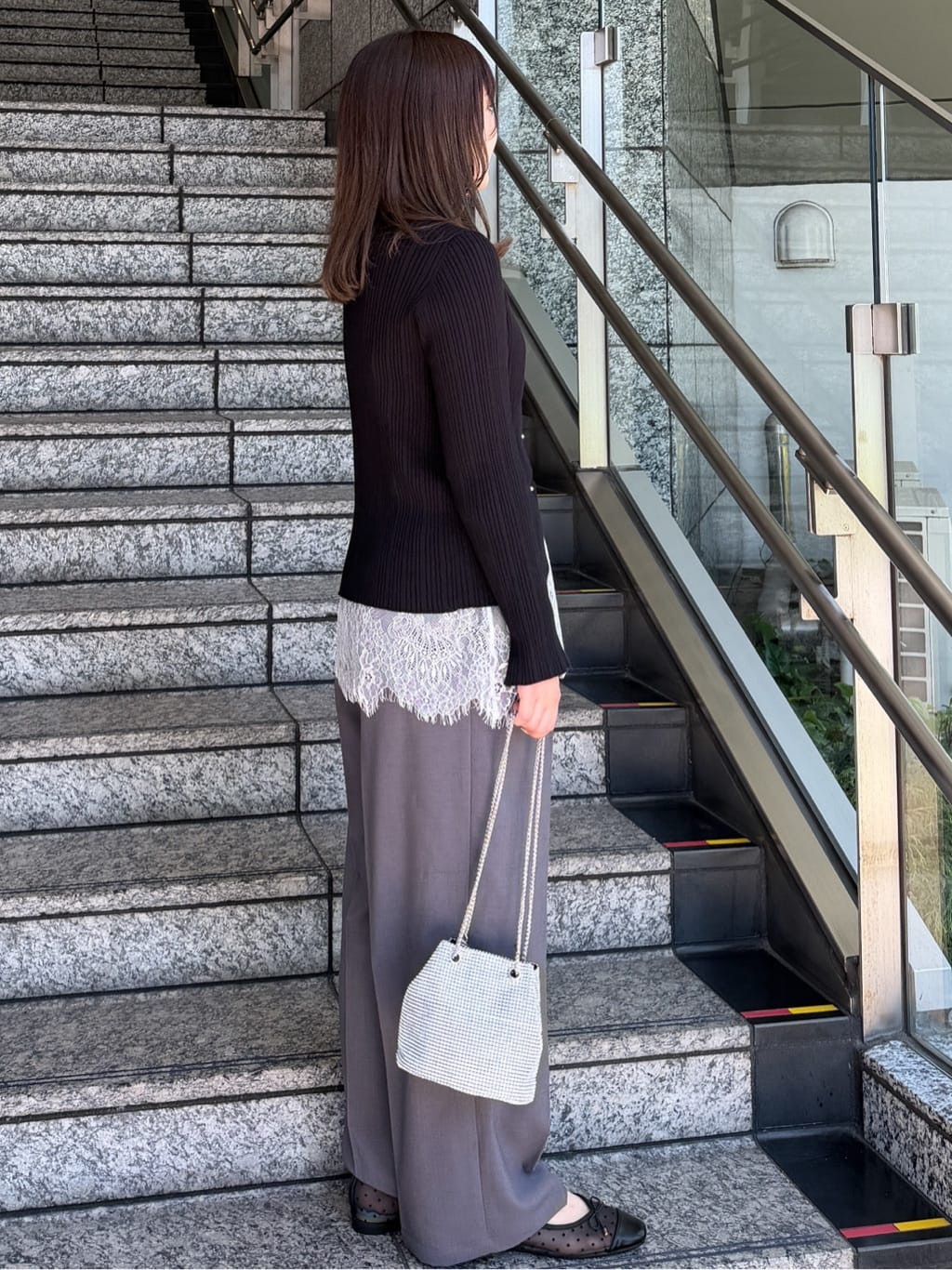 HANNAさんの「OPAQUE.CLIP｜シルバー多ボタン ランダムリブニットカーディガン【洗濯機OK】」を使ったコーディネート