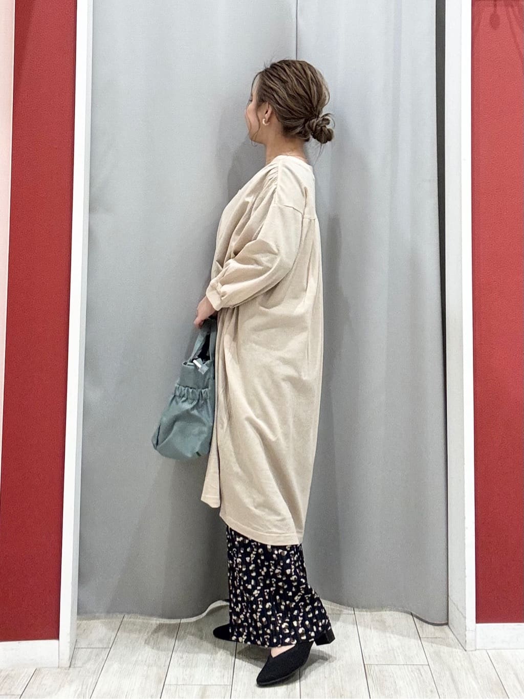 shioさんの「SHOO･LA･RUE｜【洗濯機可/S-LL】1枚でも羽織でも キーネックシャツワンピース」を使ったコーディネート