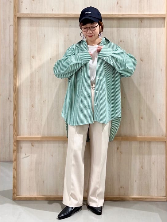 nakoさんの「THE SHOP TK｜ゆったりシルエットで体型カバー ロングシャツ」を使ったコーディネート