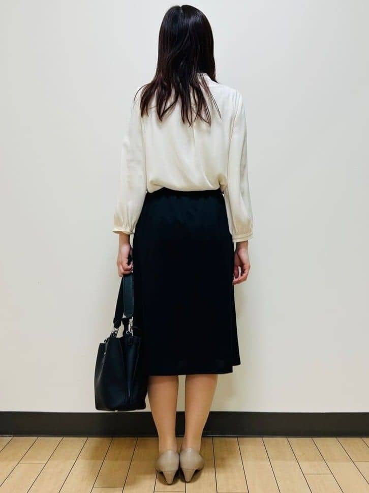 miiiさんの「Reflect｜タックスタンドカラーブラウス」を使ったコーディネート