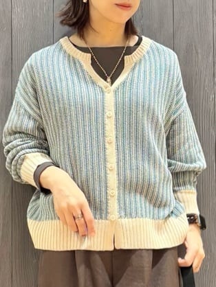 meiさんの「SHOO･LA･RUE｜【洗濯機可/S-LL】キーネックでお顔周りすっきり ざっくり編みカーディガン」を使ったコーディネート