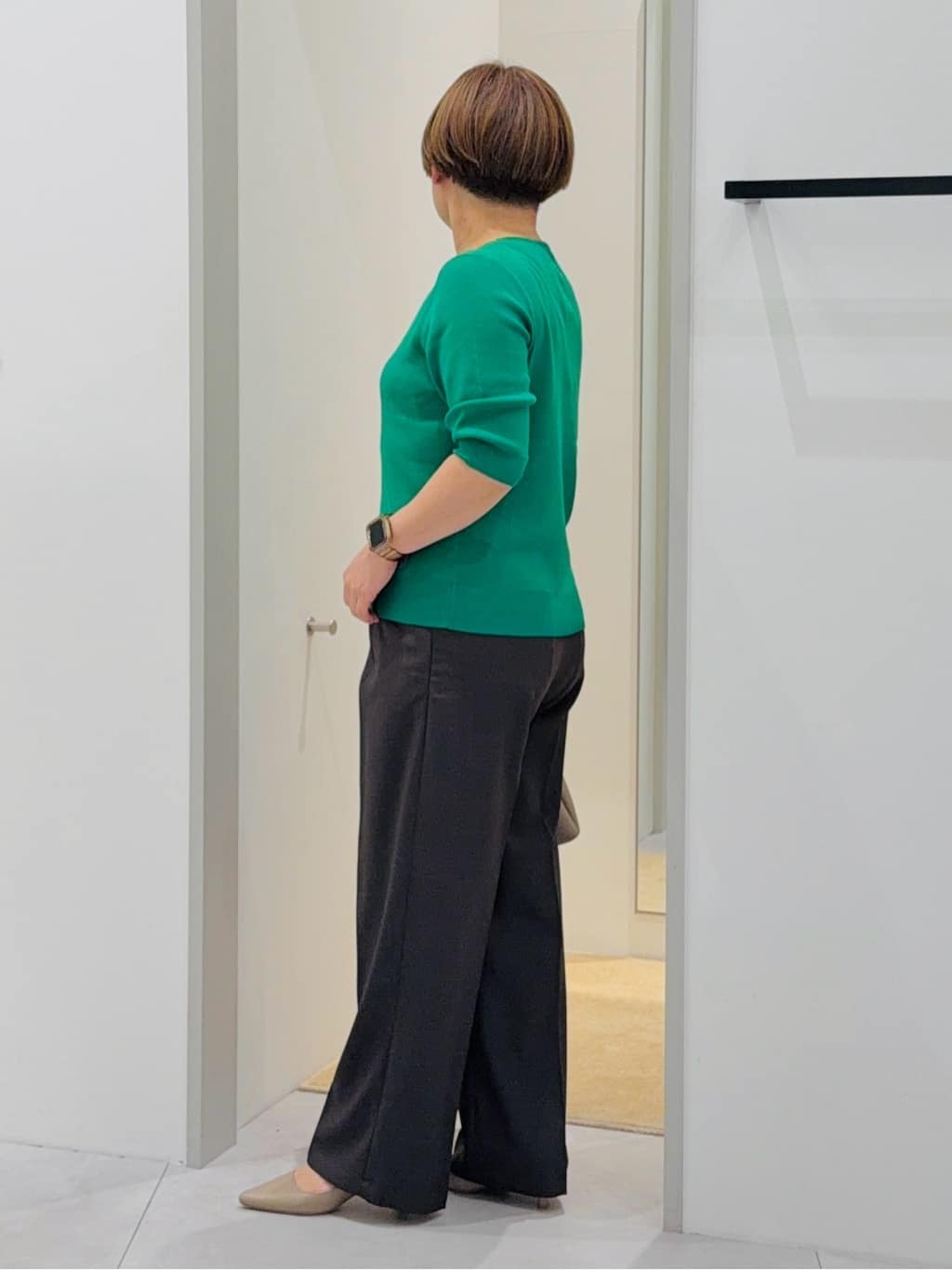 タナさんの「THE SHOP TK｜【S-XL/ひんやりタッチ】美しさ際立つ 6分袖ニット 洗濯機OK/UVケア/毛玉になりにくい」を使ったコーディネート