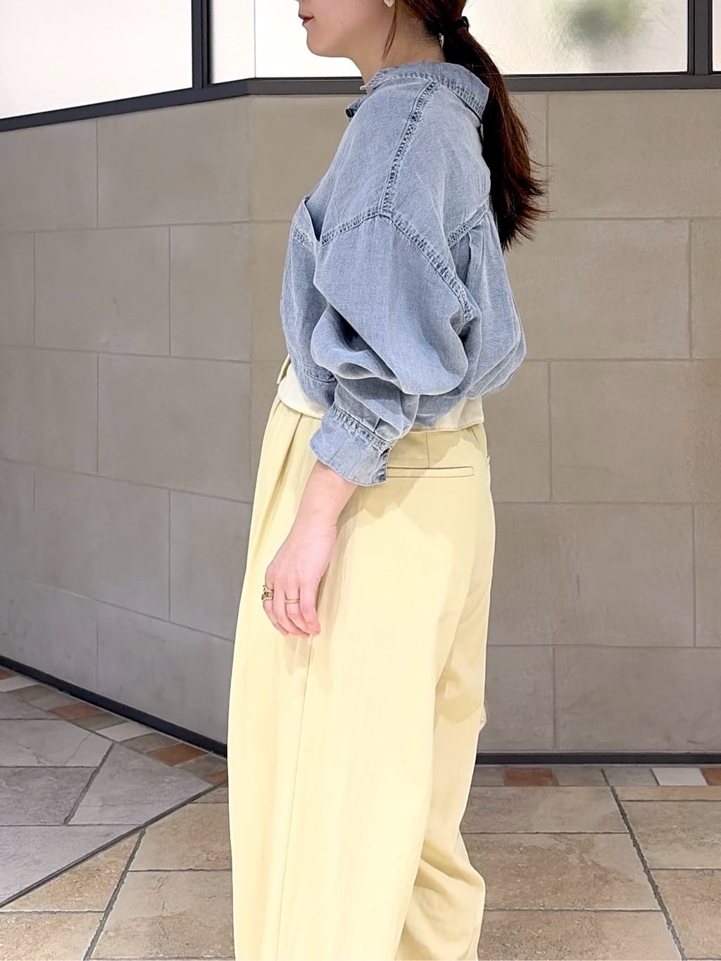 よねさんの「INDIVI｜デニムシャツ」を使ったコーディネート
