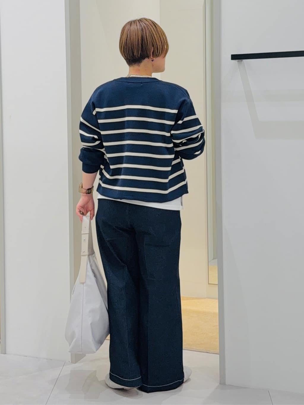 タナさんの「THE SHOP TK｜【羽織るだけでこなれ感を演出】デニム切替カーディガン」を使ったコーディネート