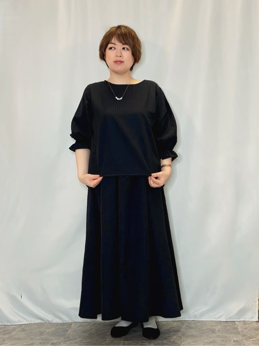 たみさんの「SHOO･LA･RUE｜【洗濯機可/UV】さらっとしたタッチが心地よい ショート丈 Vネックカーディガン」を使ったコーディネート