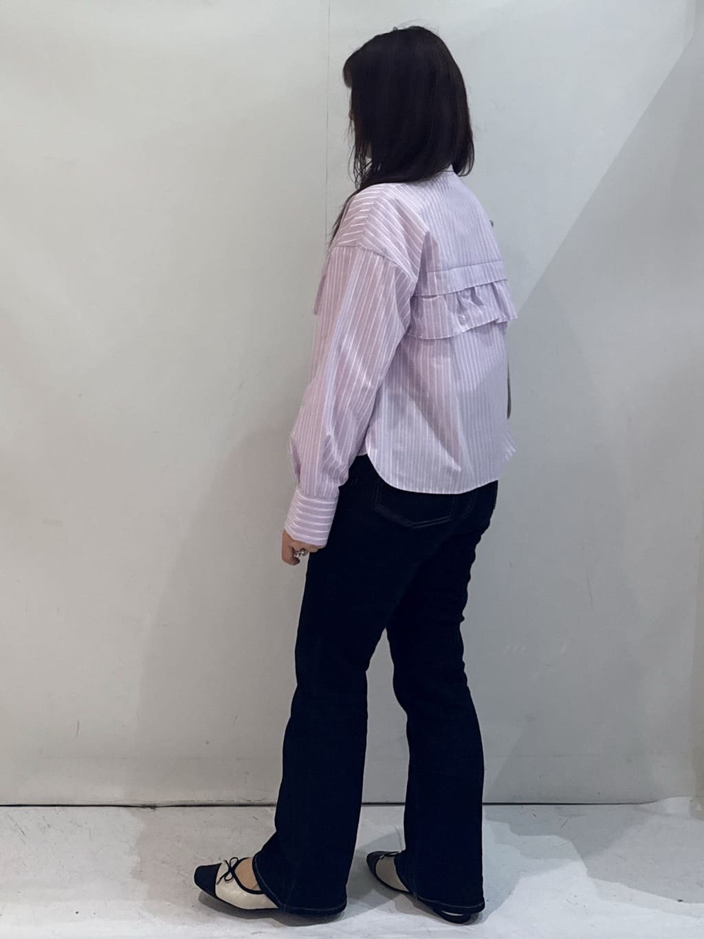 nakkoさんの「OPAQUE.CLIP｜タックフリルシャツ【洗濯機OK】」を使ったコーディネート