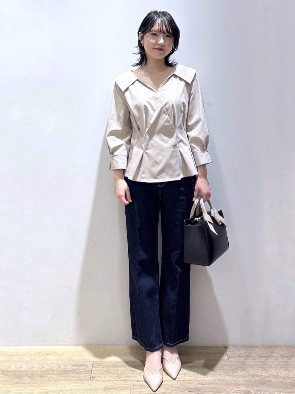 mizukiさんの「index｜カシュクールタックシャツ【洗濯機OK／ストレッチ】」を使ったコーディネート