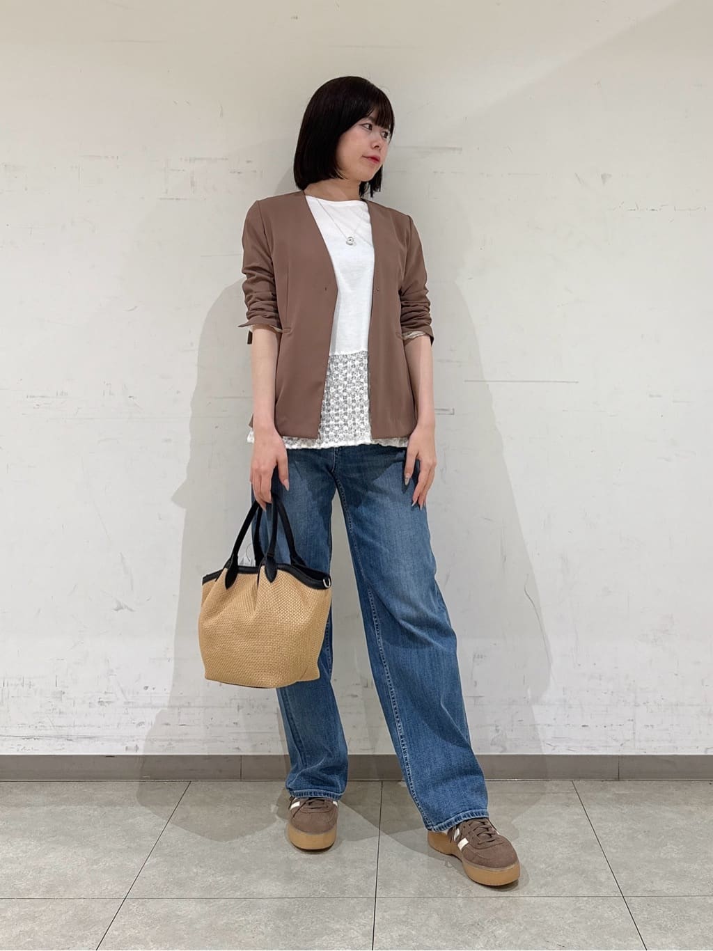 rinaさんの「INDIVI｜【洗える／レイヤードにおすすめ】シャーリングレース ロングTシャツ」を使ったコーディネート