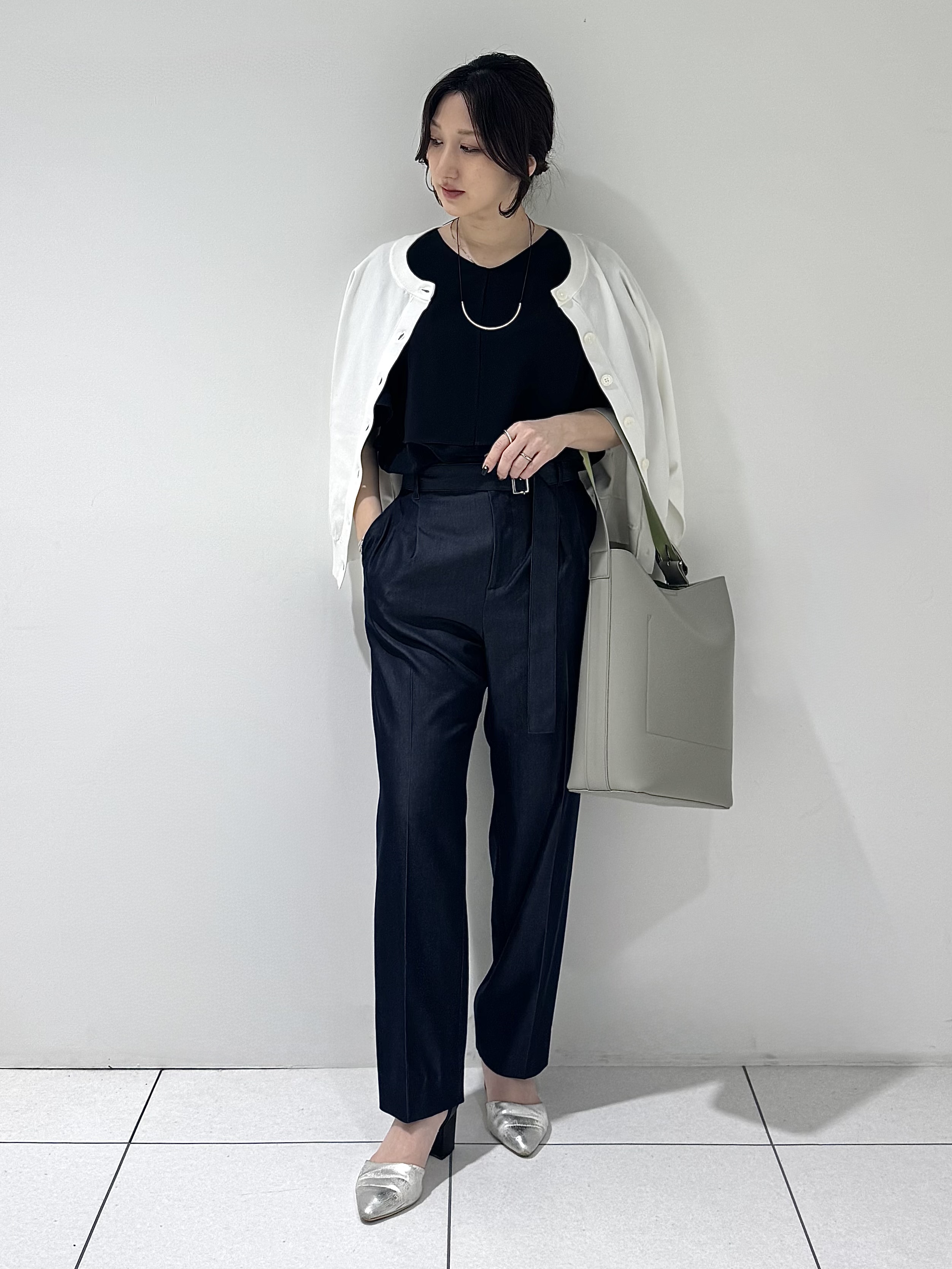 そんさんの「INDIVI｜【洗える／前後2WAY／アンサンブル可能】ドルマンスリーブカーディガン」を使ったコーディネート