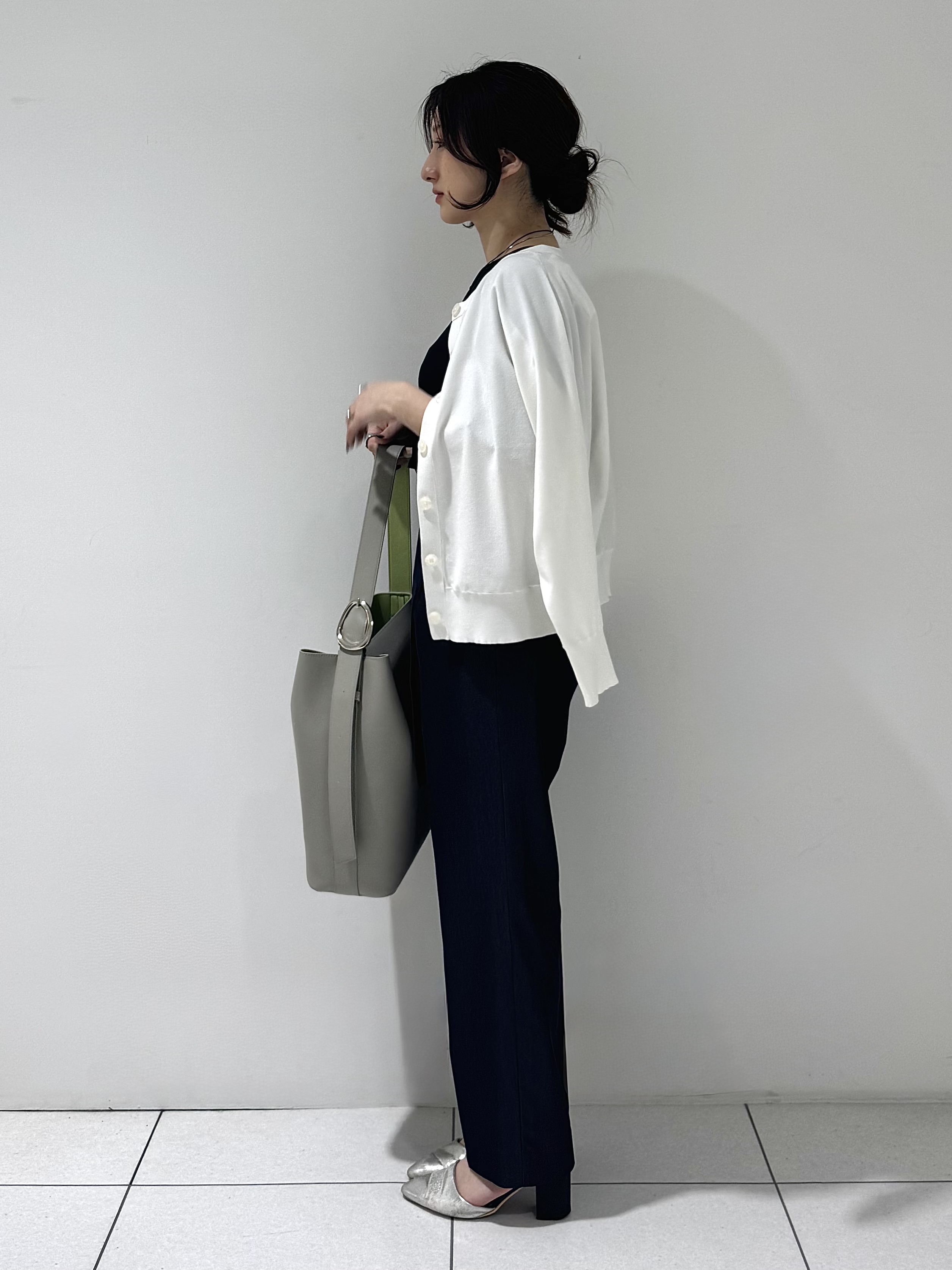 そんさんの「INDIVI｜【洗える／前後2WAY／アンサンブル可能】ドルマンスリーブカーディガン」を使ったコーディネート
