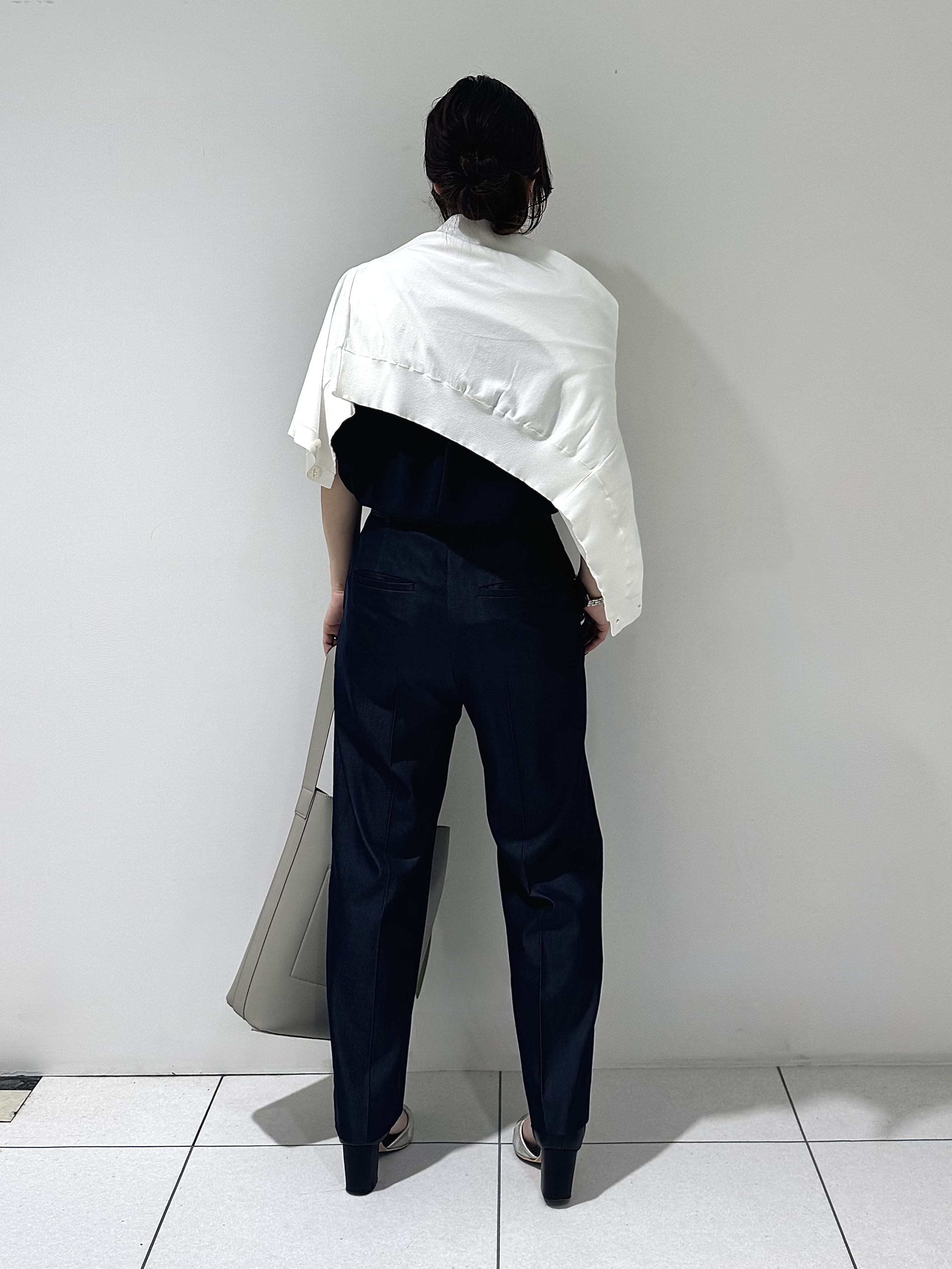 そんさんの「INDIVI｜【洗える／前後2WAY／アンサンブル可能】ドルマンスリーブカーディガン」を使ったコーディネート