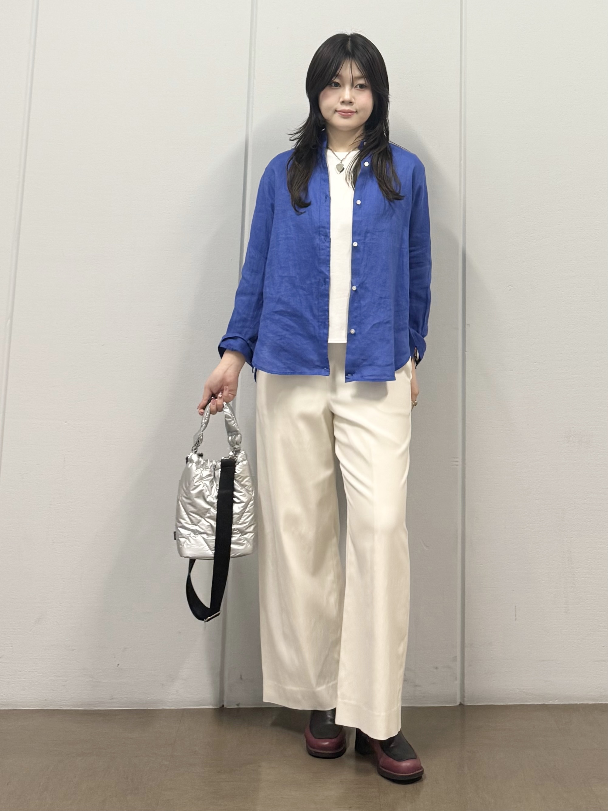 mizukiさんの「INDIVI｜【接触冷感／2WAY】カシュクールリネンシャツ」を使ったコーディネート