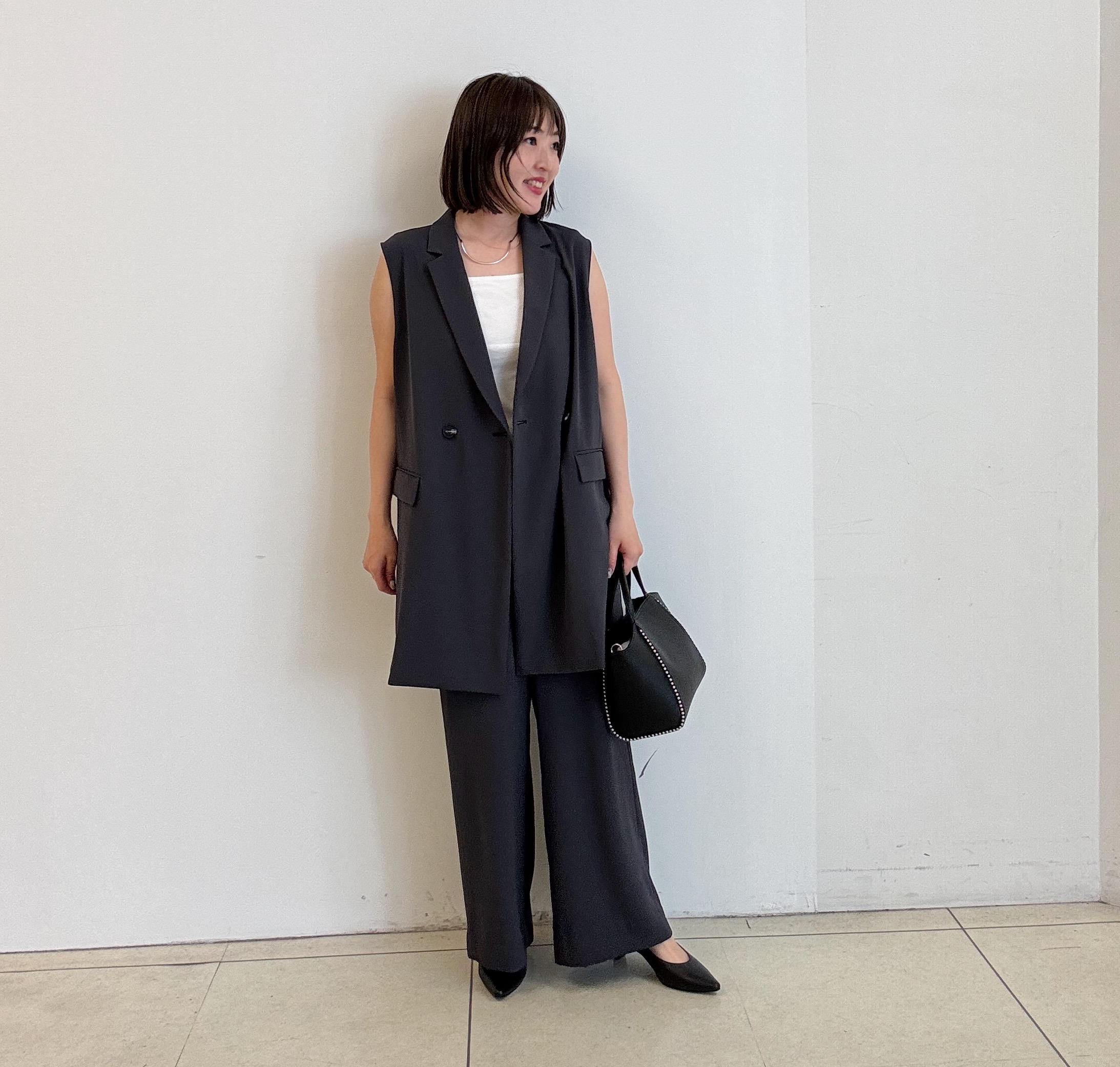 yoshiyaさんの「INDIVI｜【接触冷感／透湿／着る日傘】颯爽ジレジャケット」を使ったコーディネート