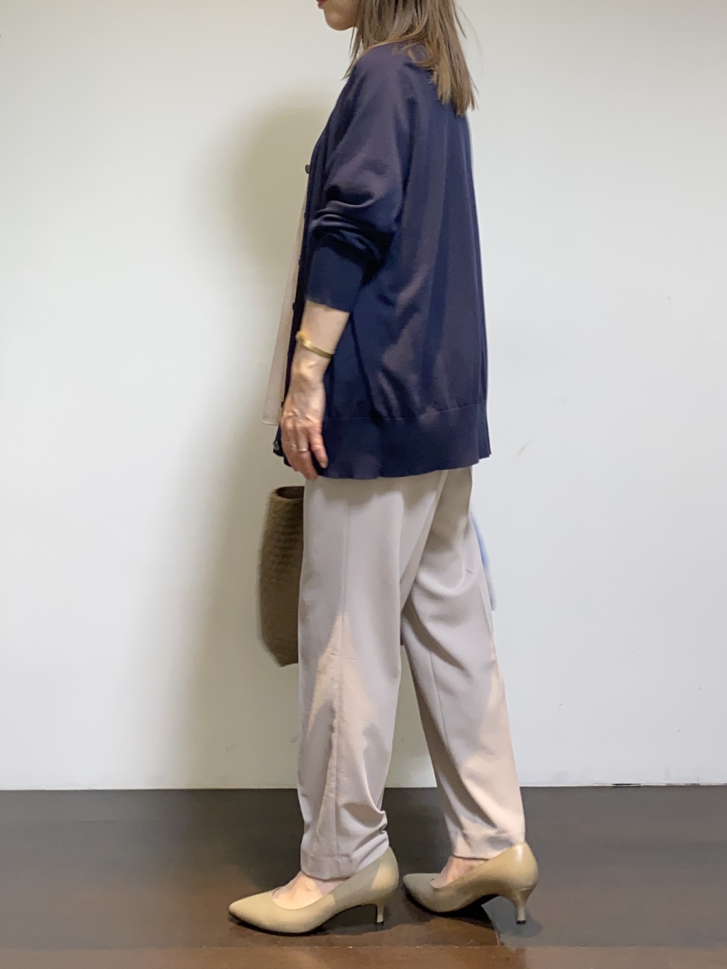 tomoさんの「UNTITLED｜【セットアップ可/洗える】シアーVネックカーディガン」を使ったコーディネート