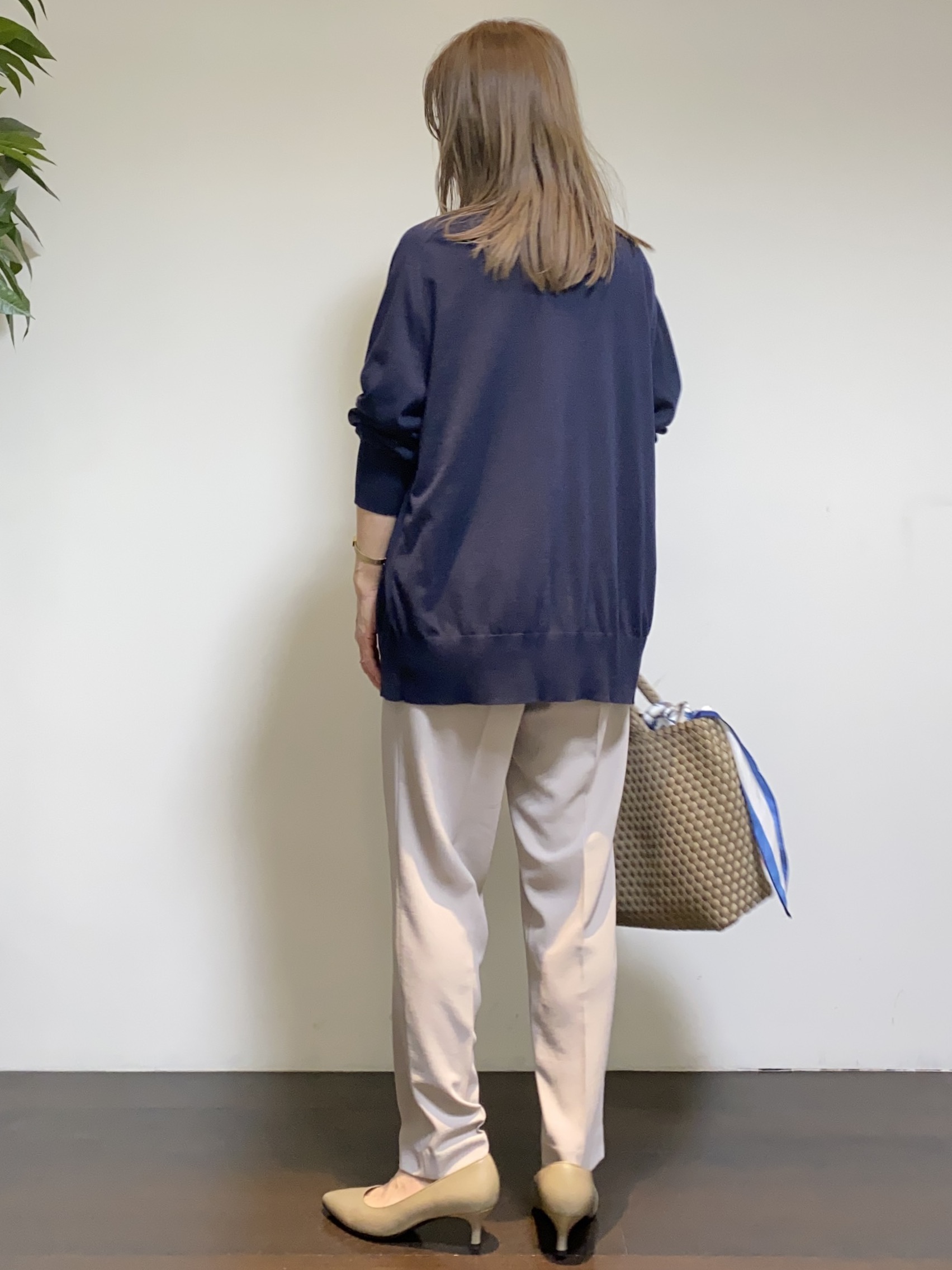 tomoさんの「UNTITLED｜【セットアップ可/洗える】シアーVネックカーディガン」を使ったコーディネート