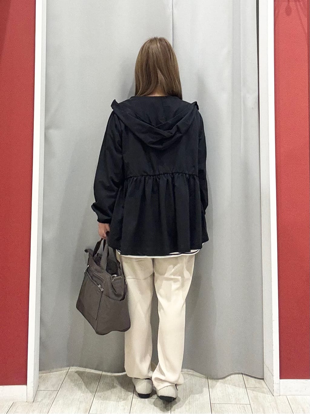 shioさんの「SHOO･LA･RUE｜【S-LL/体型カバー】日焼け対策にも女性らしさを UVカットペプラムパーカ」を使ったコーディネート