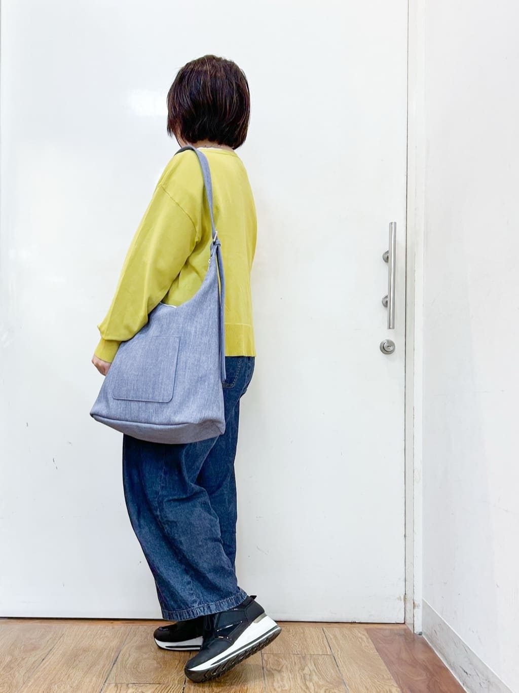 haruさんの「SHOO･LA･RUE｜【洗濯機可/UV】さらっとしたタッチが心地よい ショート丈 Vネックカーディガン」を使ったコーディネート