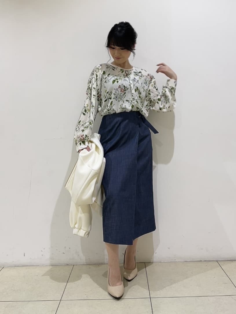 watanabeさんの「UNTITLED｜【花柄/洗える】ボタニカルブラウス」を使ったコーディネート