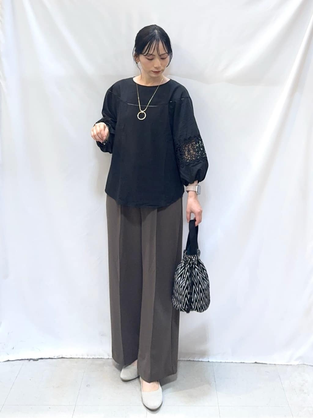 𝐇𝐢𝐫𝐨𝐦𝐢さんの「SHOO･LA･RUE｜【インド製】ジャカード巾着バッグ」を使ったコーディネート