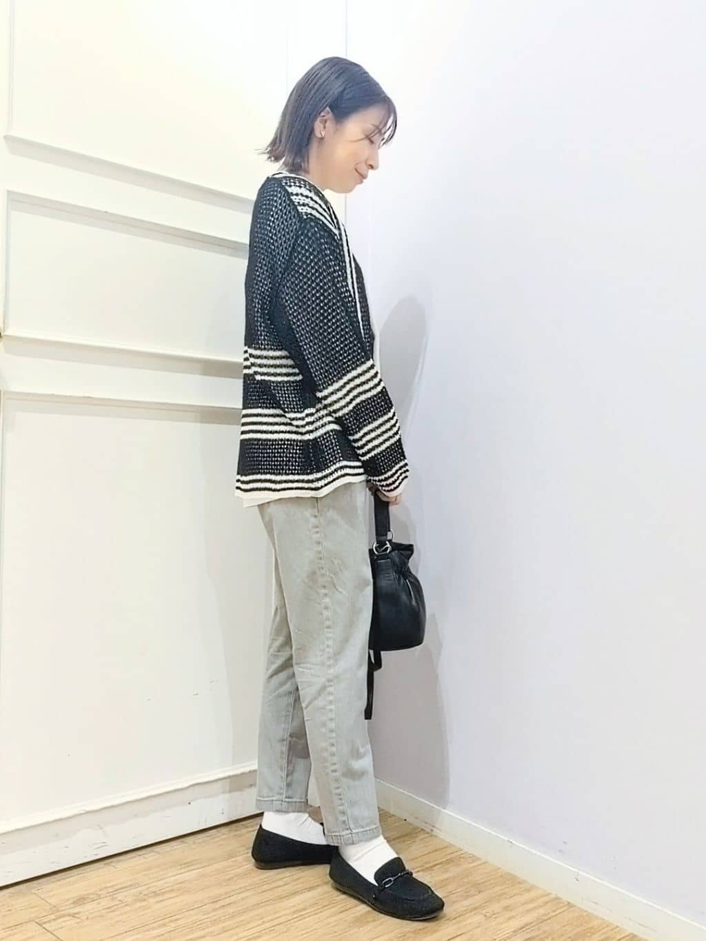 miomioさんの「SHOO･LA･RUE｜大人カジュアルなコーデに 配色クロシェ編み風カーディガン」を使ったコーディネート