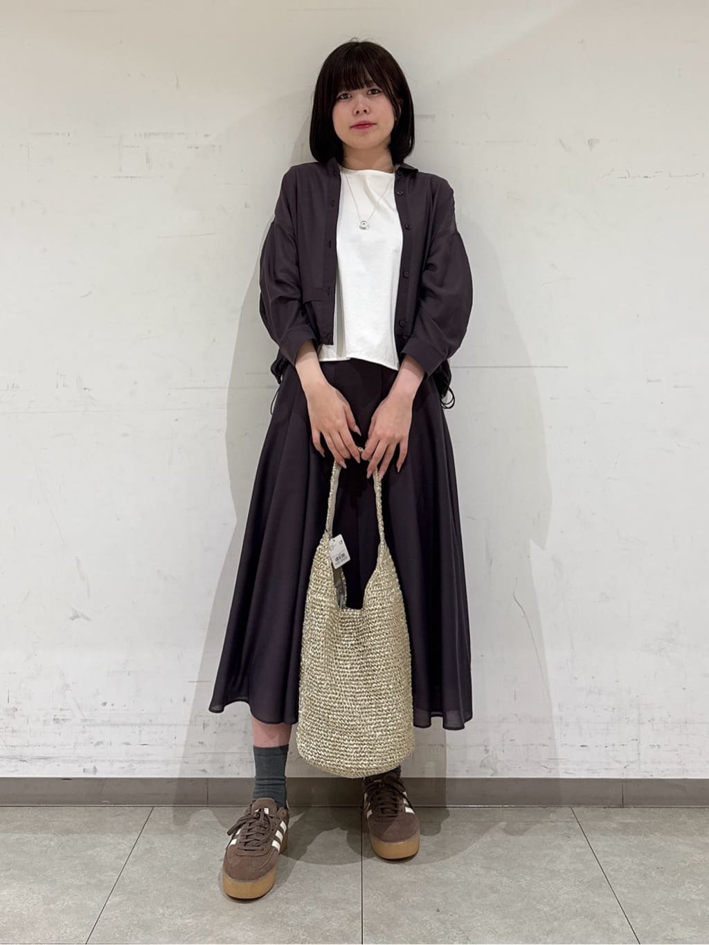 rinaさんの「INDIVI｜【接触冷感／洗える／2WAY】ドロスト付 シアーシャンブレーシャツ」を使ったコーディネート
