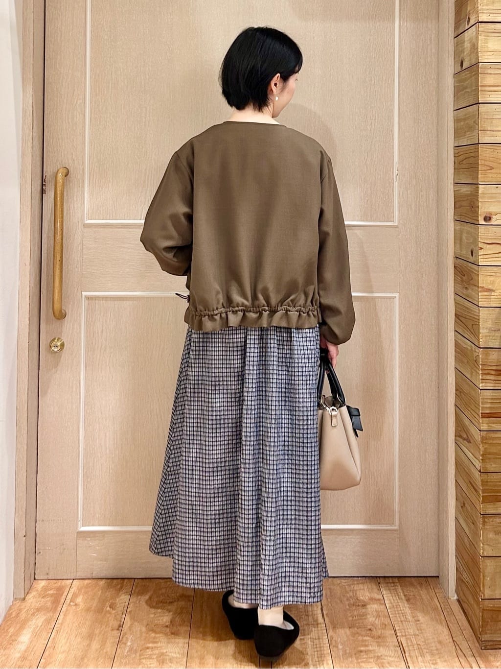 ちぐささんの「SHOO･LA･RUE｜【ネックアソート/洗濯機可】テレコ5分袖トップス」を使ったコーディネート