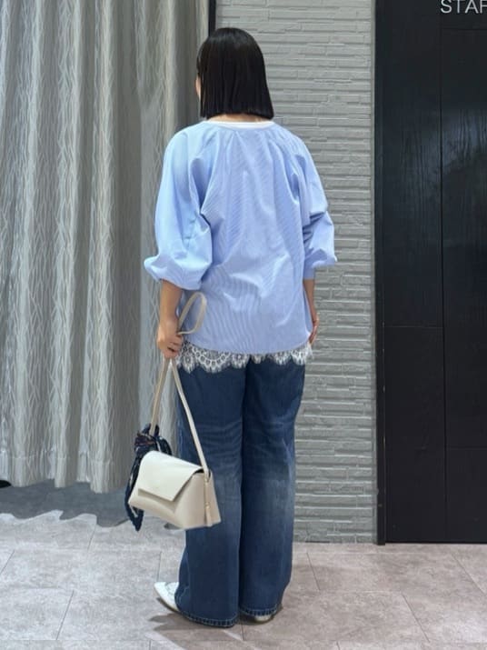 chさんの「THE SHOP TK｜キーネックストライプドロストシャツブラウス」を使ったコーディネート