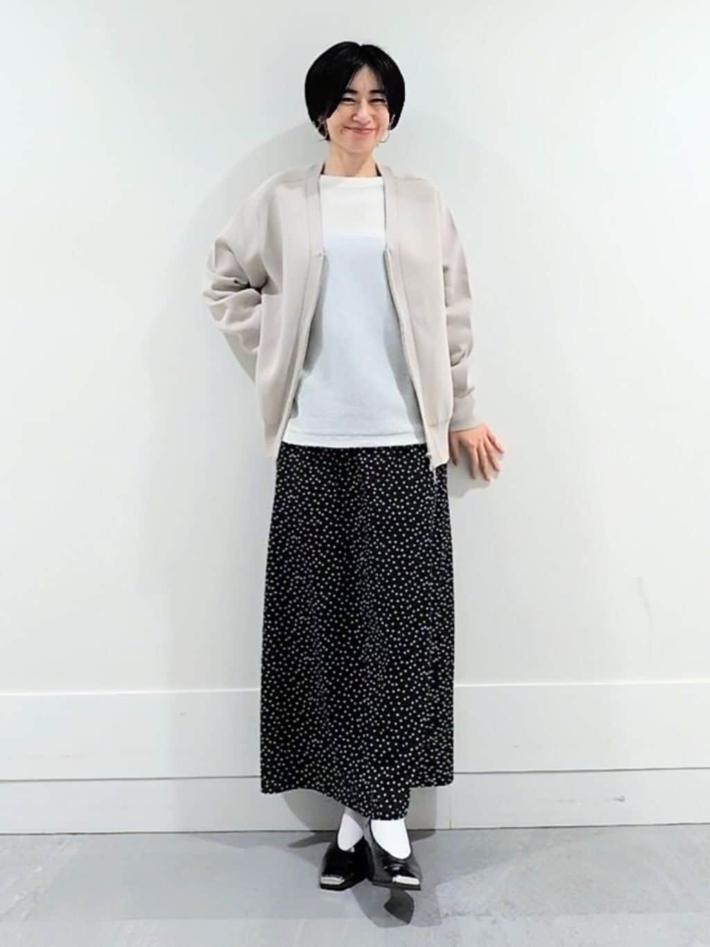 ミズタさんの「UNTITLED｜【8色展開/程よい透け感】ドライタッチボートネックニット」を使ったコーディネート
