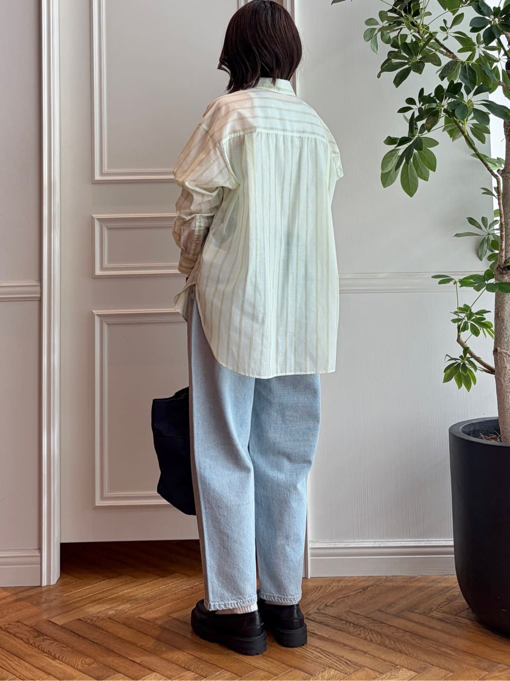 nakaoさんの「DRESSTERIOR｜RED CARD TOKYO（レッドカードトーキョー）JAZZルーズテーパードデニムパンツ」を使ったコーディネート