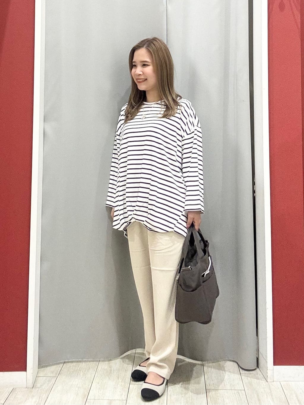 shioさんの「SHOO･LA･RUE｜【S-LL/体型カバー】日焼け対策にも女性らしさを UVカットペプラムパーカ」を使ったコーディネート