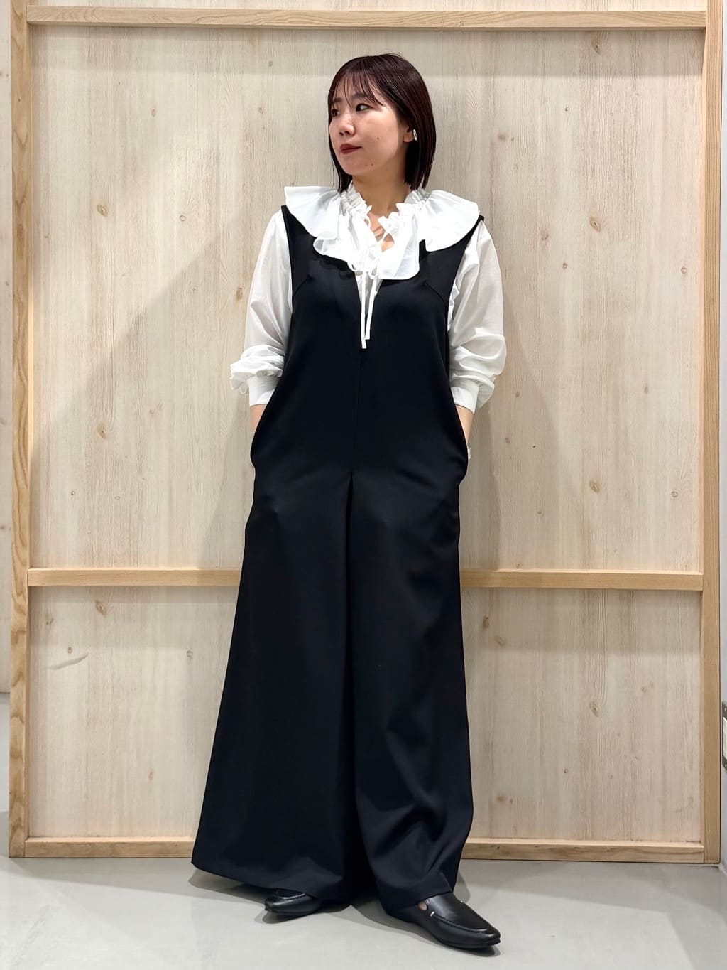 nanaさんの「THE SHOP TK｜大人のフェミニンカジュアルに エアリーフリルブラウス」を使ったコーディネート