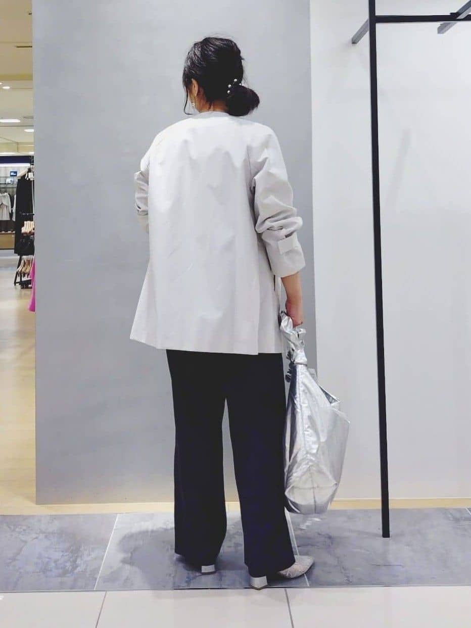 TOMOMIさんの「INDIVI｜【褒められパンツ／洗える／ウエストゴム】ワイドタックパンツ」を使ったコーディネート