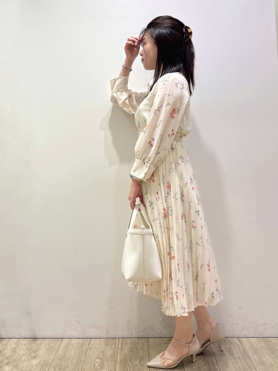 mameさんの「index｜衿付き花柄プリーツフレアワンピース【洗濯機OK／イージーアイロン】」を使ったコーディネート