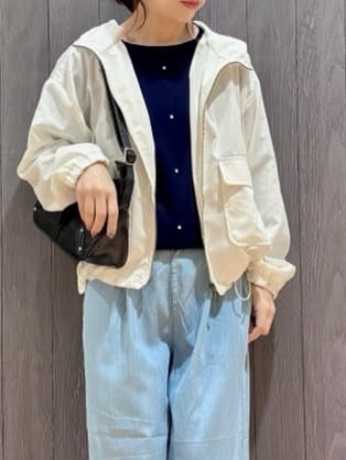 meiさんの「SHOO･LA･RUE｜【S-LL/UV】季節の変わり目に ゴールドパーツが上品なフード付きブルゾン」を使ったコーディネート