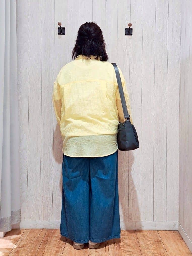 kotomiさんの「SHOO･LA･RUE｜【体型カバー】ふんわり質感 やわらかこなれシアーシャツ」を使ったコーディネート