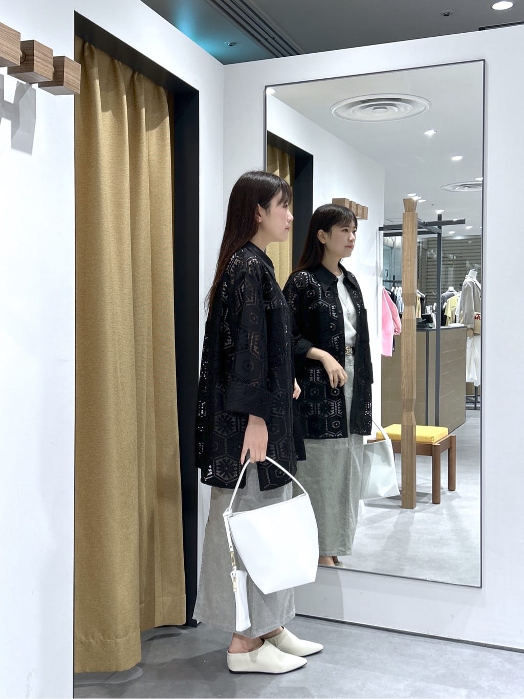 Renoさんの「INDIVI｜幾何柄レースビッグシャツ」を使ったコーディネート