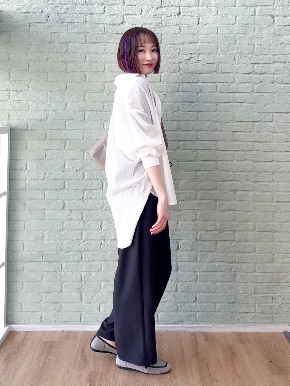 𝐜𝐡𝐢𝐤𝐚さんの「SHOO･LA･RUE｜【着丈選べる/セットアップ可】洗濯後しわになりにくい とろみワイドパンツ」を使ったコーディネート