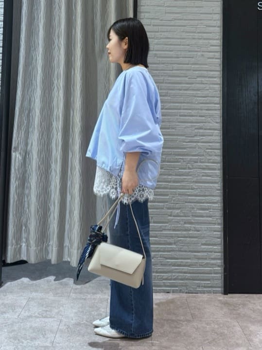 chさんの「THE SHOP TK｜キーネックストライプドロストシャツブラウス」を使ったコーディネート