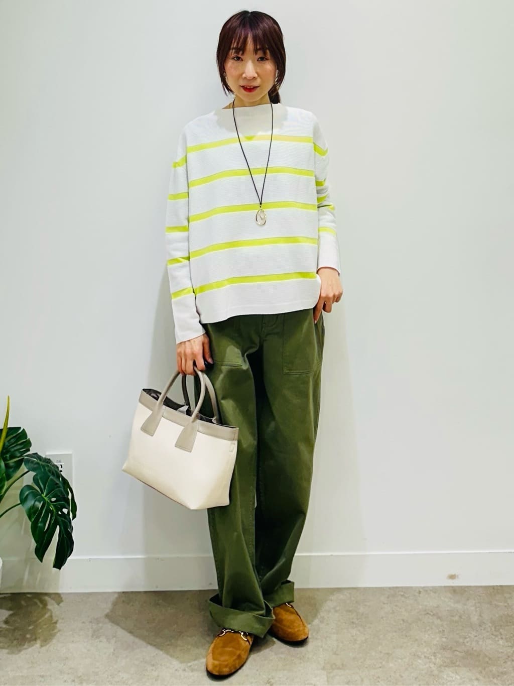 Miwaさんの「UNTITLED｜【コットン100/洗える】サテンベイカーパンツ」を使ったコーディネート