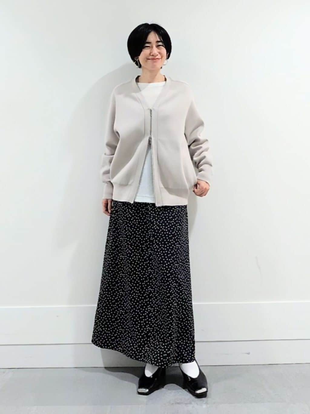 ミズタさんの「UNTITLED｜【8色展開/程よい透け感】ドライタッチボートネックニット」を使ったコーディネート