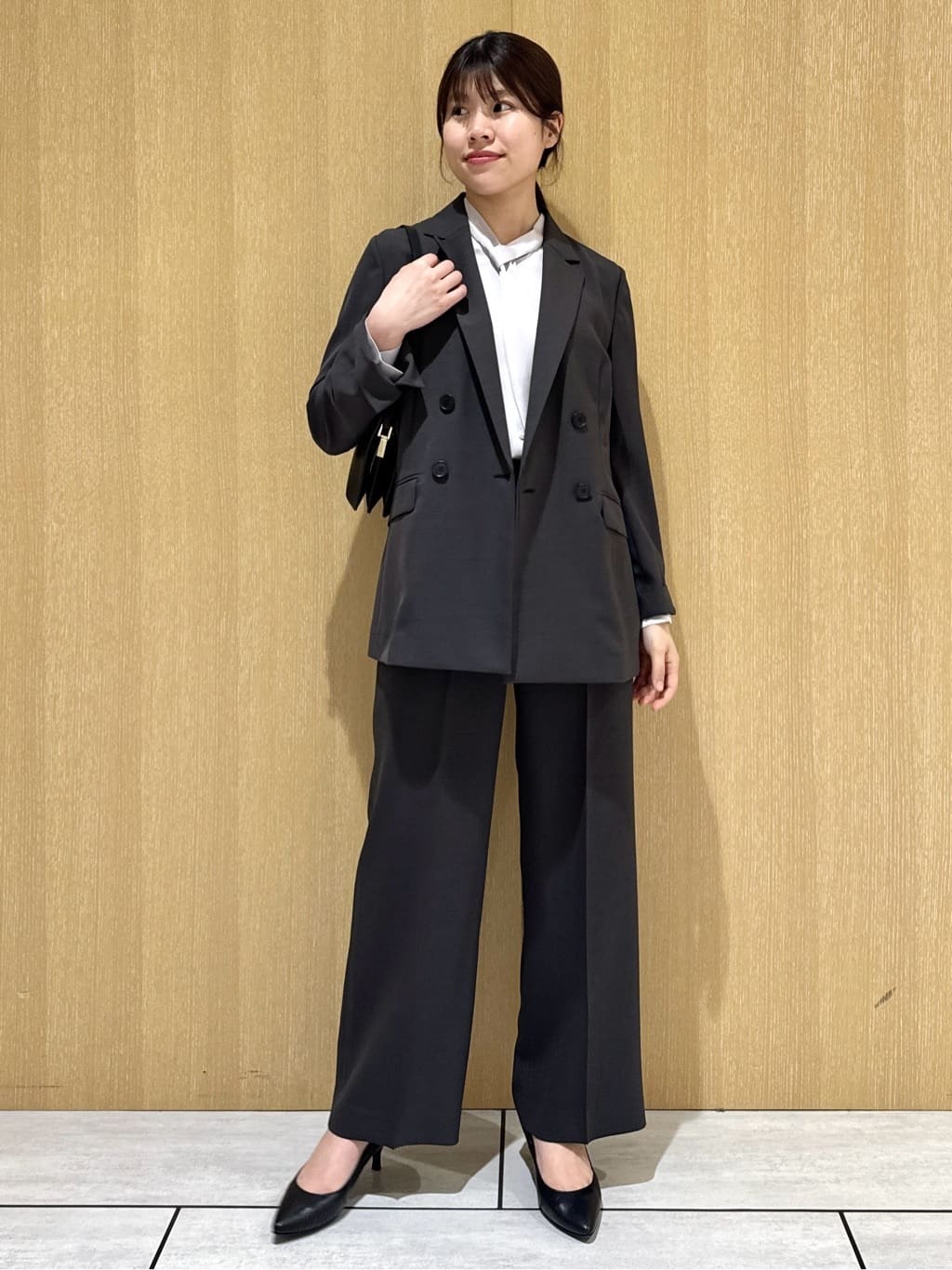 nanaさんの「UNTITLED｜【新色追加/セットアップ可】エアリー ダブルブレストジャケット」を使ったコーディネート