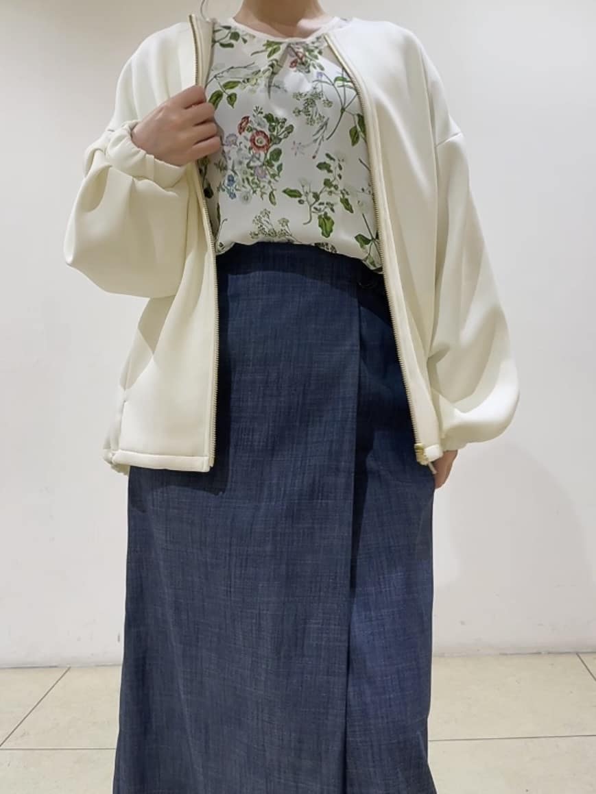 watanabeさんの「UNTITLED｜【花柄/洗える】ボタニカルブラウス」を使ったコーディネート