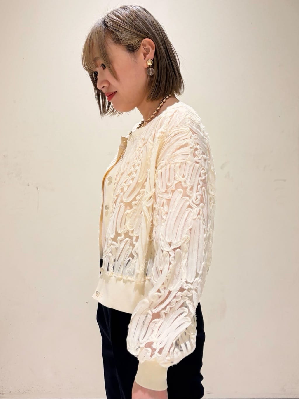 みきちぃさんの「OPAQUE.CLIP｜ギャザーチュールスリーブニット【洗濯機OK／抗ピル】」を使ったコーディネート