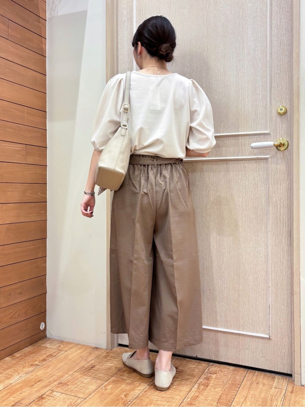 なみさんの「SHOO･LA･RUE｜【洗濯機可/S-LL】ハイウエストで美脚見え リボンクロップドワイドパンツ」を使ったコーディネート